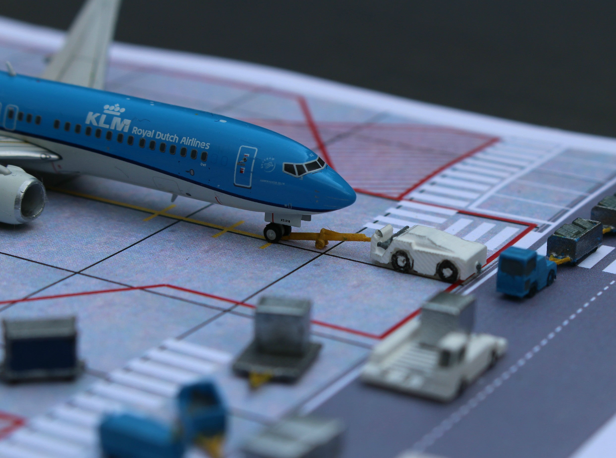 1:400 GSE GT35 Pushback Tractor 4pc – Ngineer