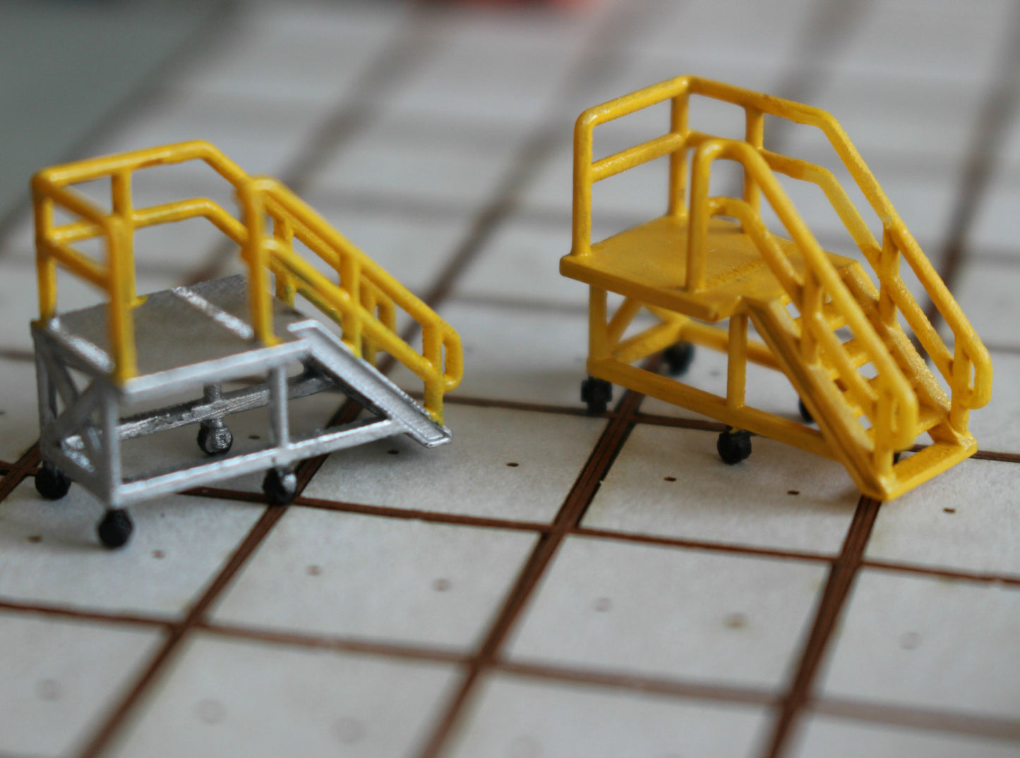 N Scale 3x Mobile Train Access Stairs