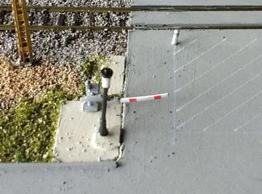 N Scale 2 Pedestrian Crossing Gates