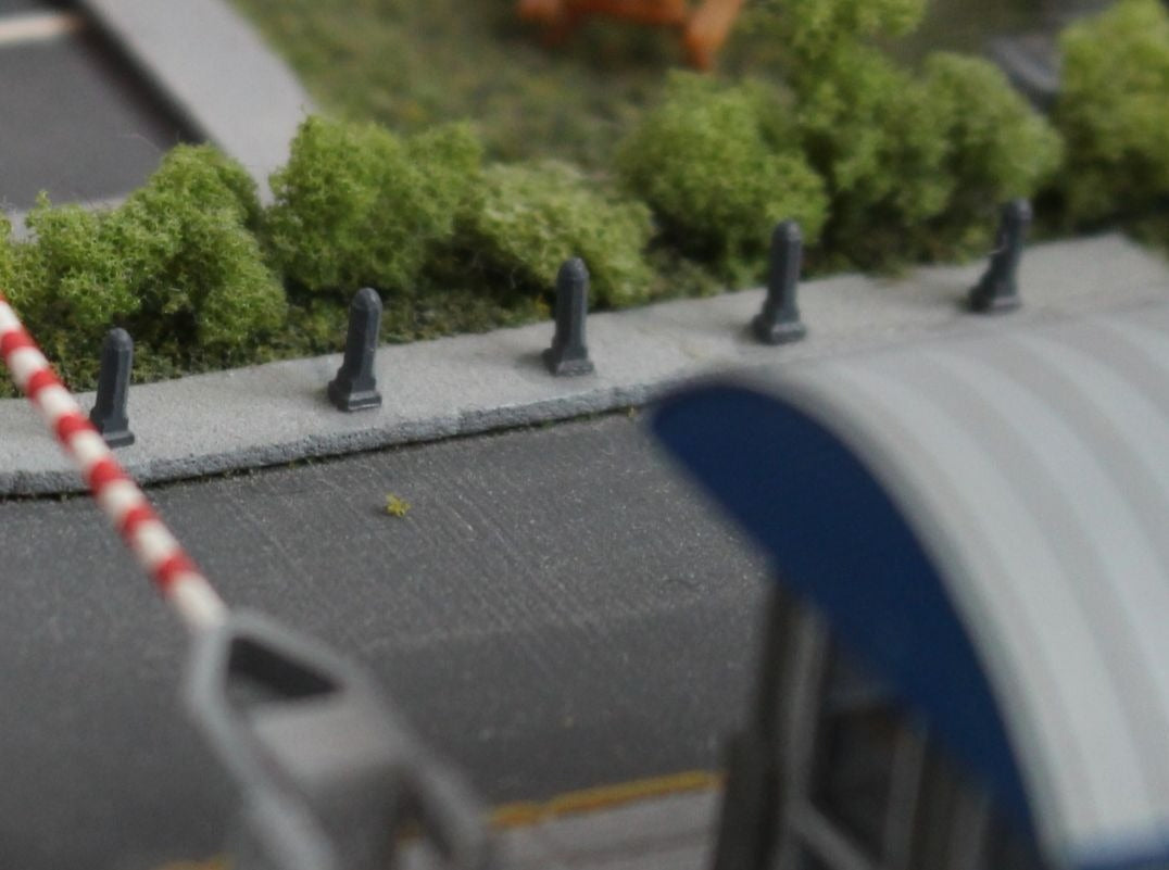 N Scale 8x Road Bollard Nostalgic